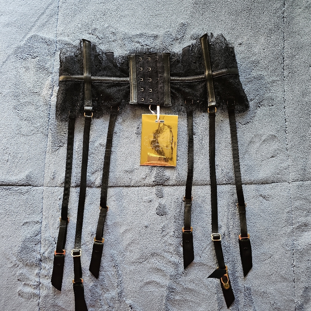 Adara Suspender - Picture 15 of 16